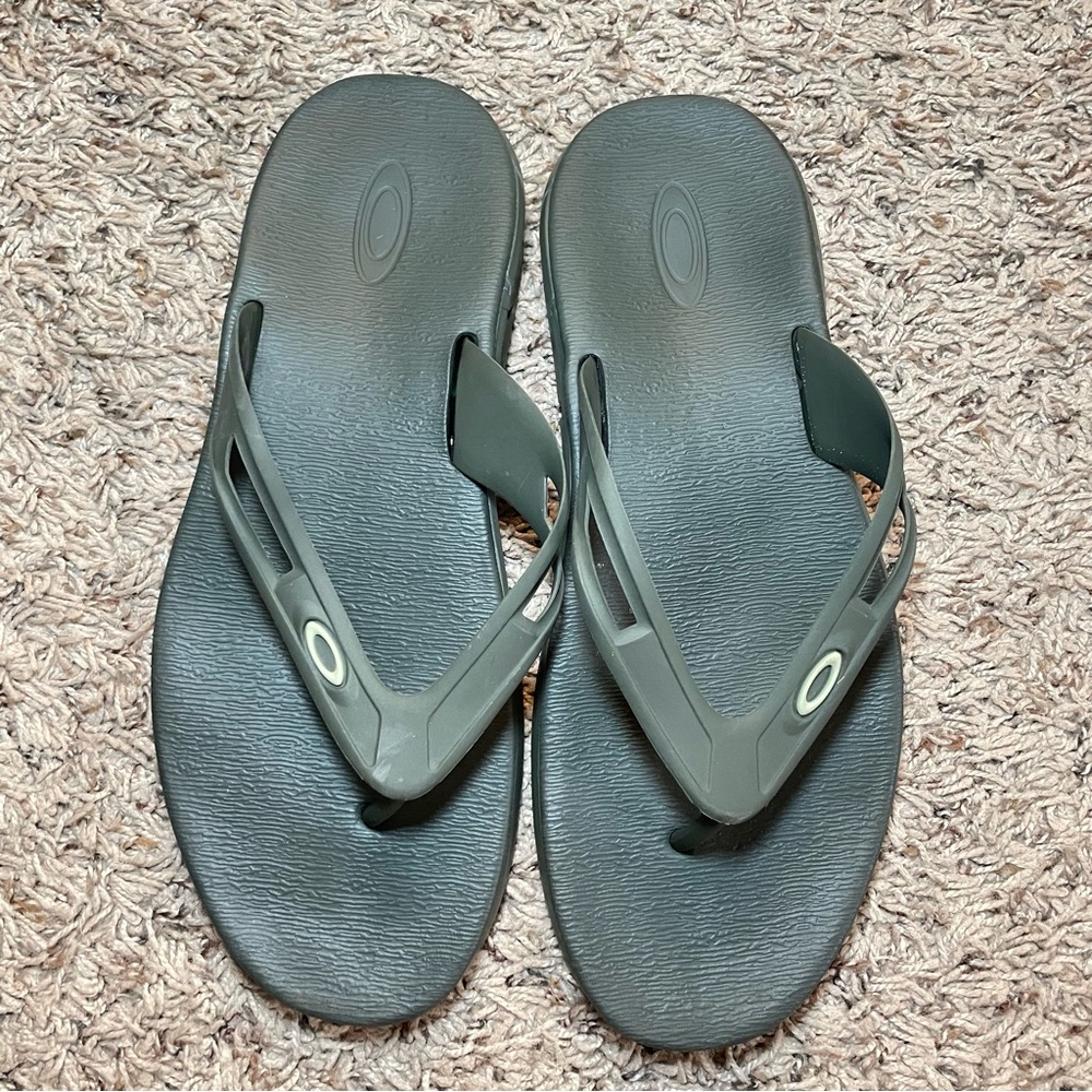 Men’s Oakley Ellipse Flip-Flops Sandals Size 10‎ Grey